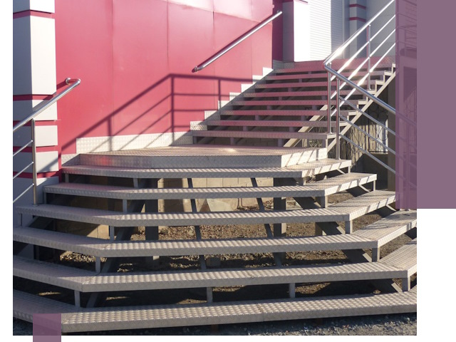 Лестницы для магазина в Энгельсе — изготовление и монтаж