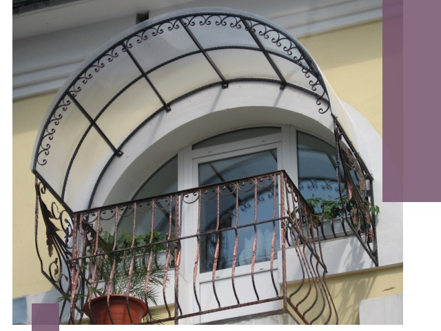 Козырьки над балконом в Энгельсе — изготовление и монтаж